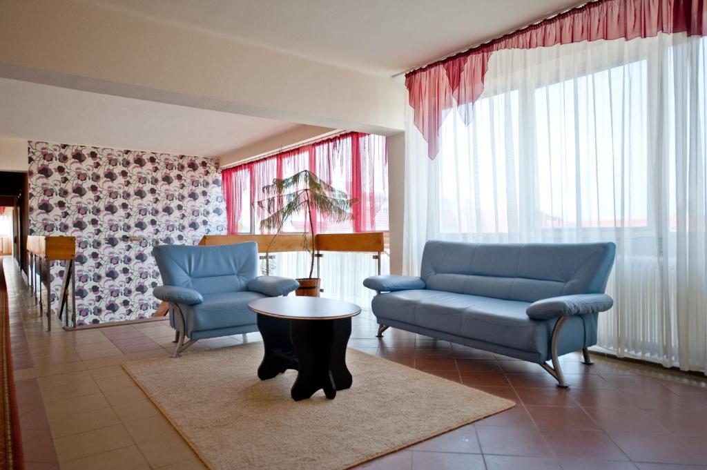 In Hotel Hajdúszoboszló Εξωτερικό φωτογραφία
