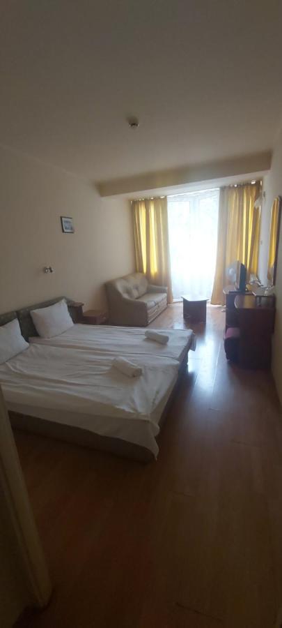 In Hotel Hajdúszoboszló Εξωτερικό φωτογραφία