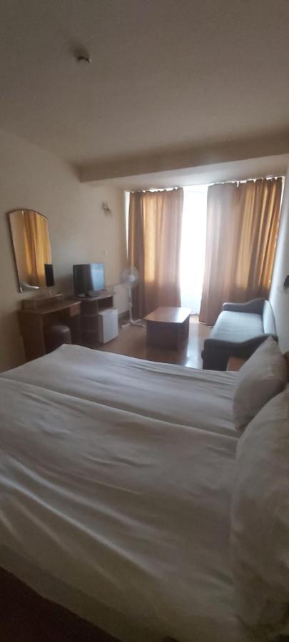 In Hotel Hajdúszoboszló Εξωτερικό φωτογραφία