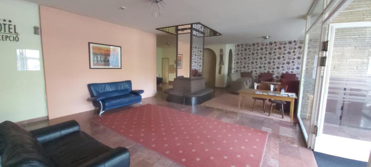 In Hotel Hajdúszoboszló Εξωτερικό φωτογραφία