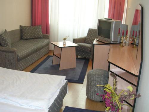 In Hotel Hajdúszoboszló Εξωτερικό φωτογραφία